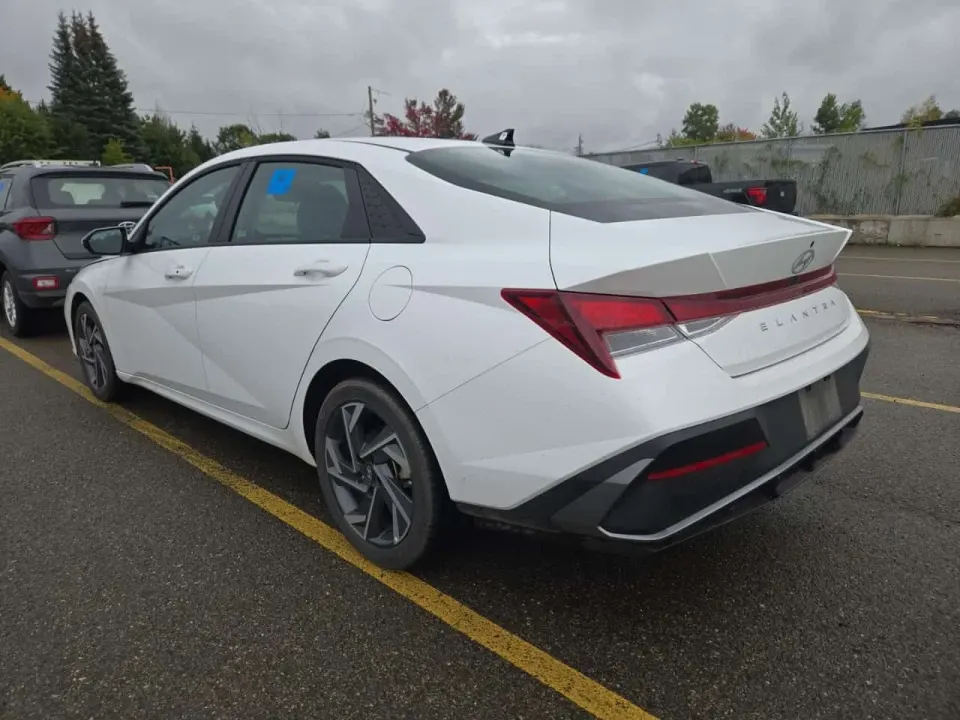 Hyundai Elantra Ivt W/tech Pkg Preferred 2026