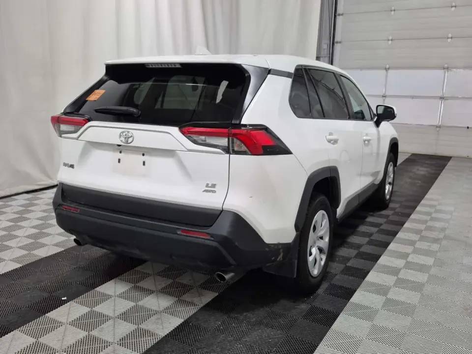 Toyota Rav4 LE 2024