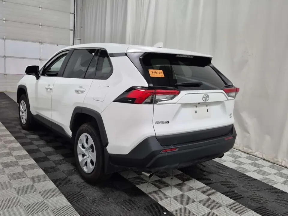 Toyota Rav4 LE 2024