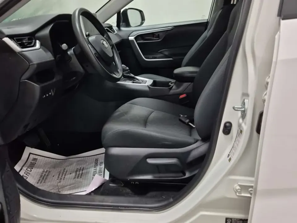 Toyota Rav4 LE 2024