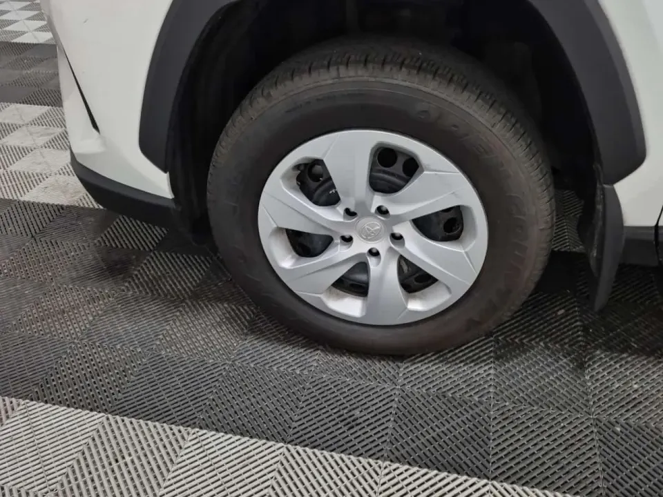 Toyota Rav4 LE 2024