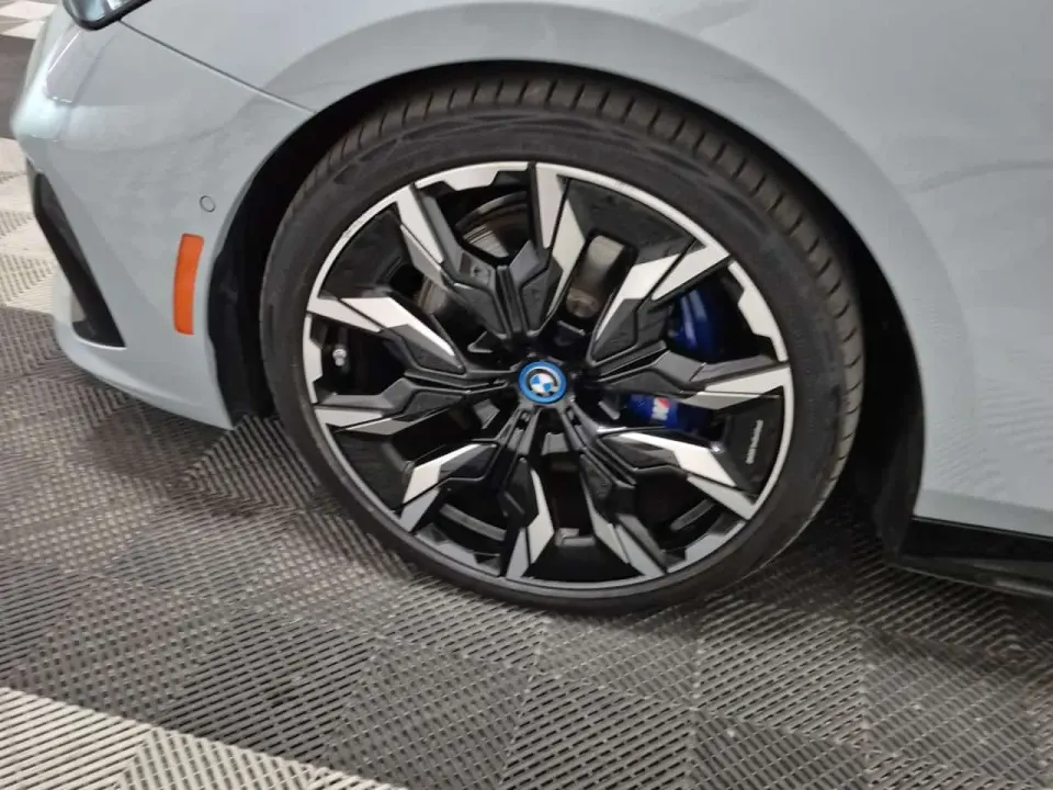 BMW i5 XDRIVE40 2025