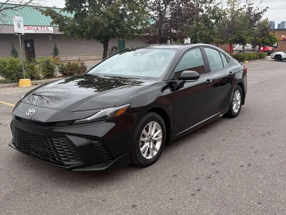 Toyota Camry SE 2025