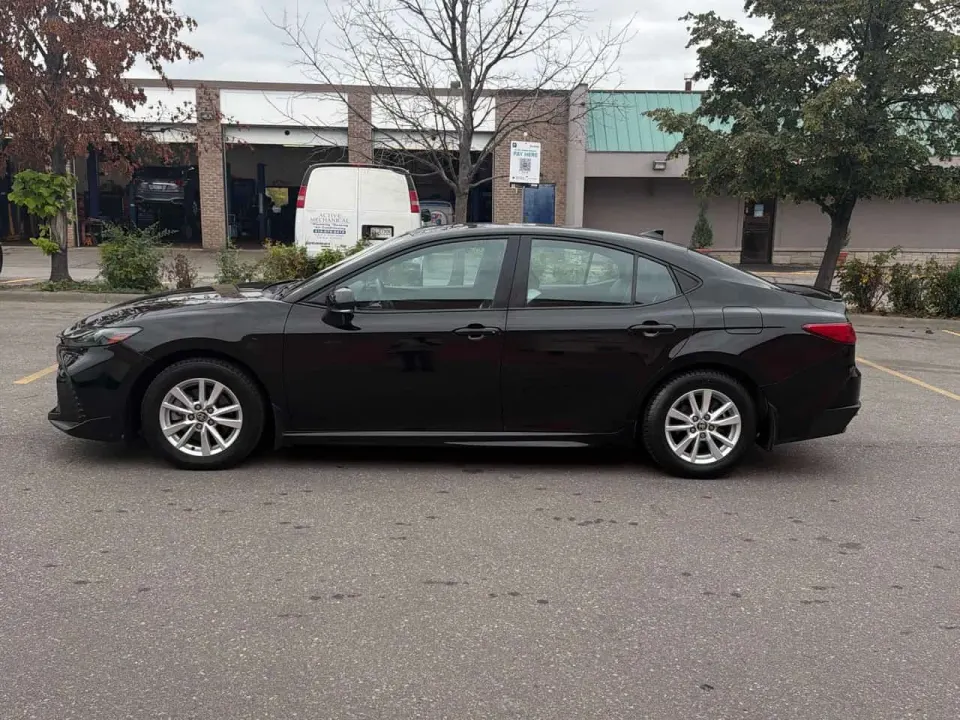 Toyota Camry SE 2025