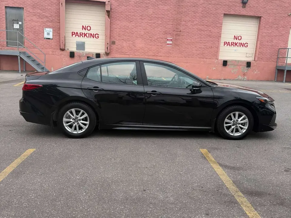 Toyota Camry SE 2025