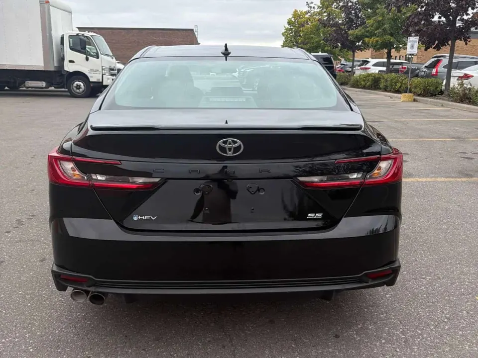 Toyota Camry SE 2025