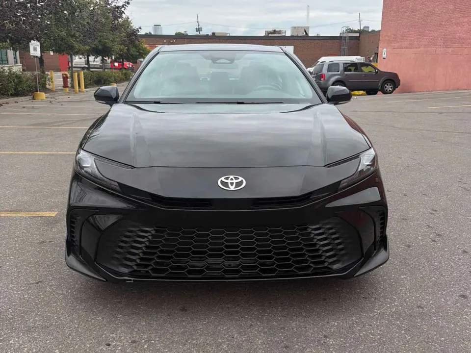 Toyota Camry SE 2025