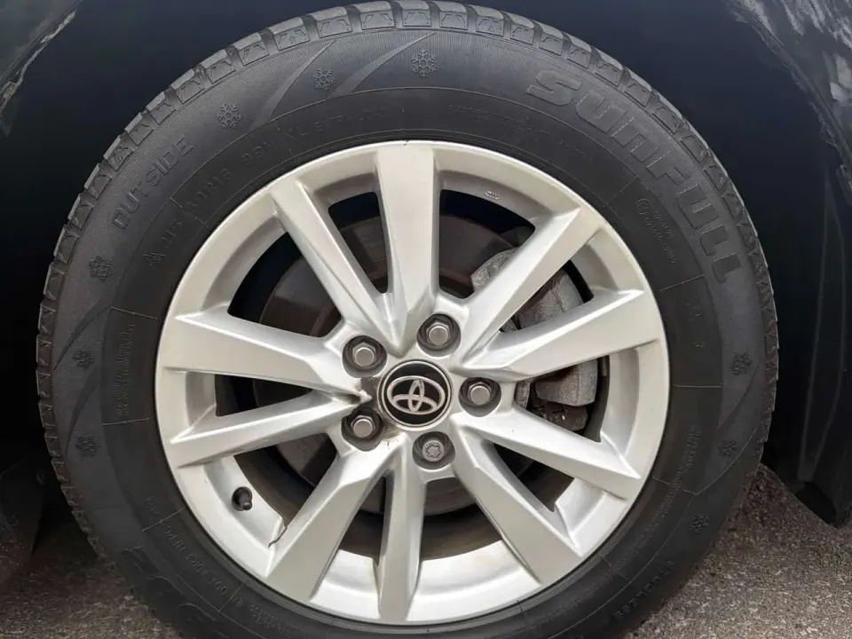 Toyota Camry SE 2025