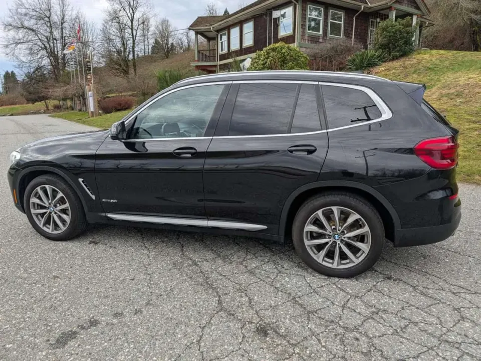 BMW X3 30i xDrive30i   AWD | LEATHER | HEATED [
  "Sunroof", 2018