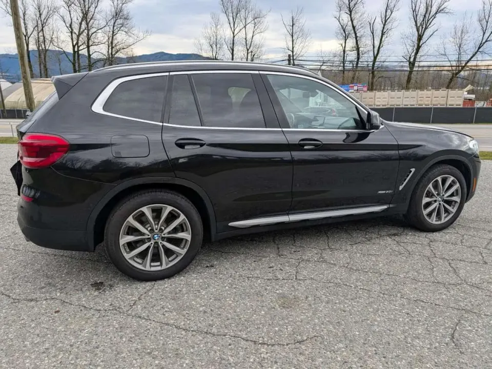 BMW X3 30i xDrive30i   AWD | LEATHER | HEATED [
  "Sunroof", 2018
