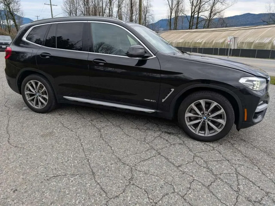 BMW X3 30i xDrive30i   AWD | LEATHER | HEATED [
  "Sunroof", 2018