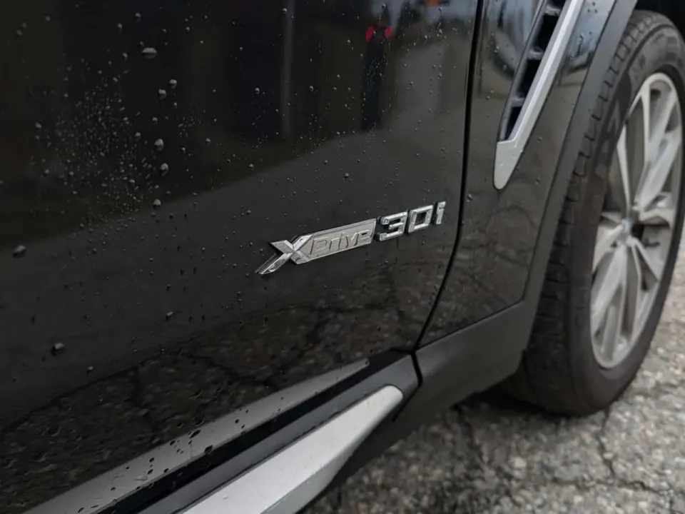 BMW X3 30i xDrive30i   AWD | LEATHER | HEATED [
  "Sunroof", 2018