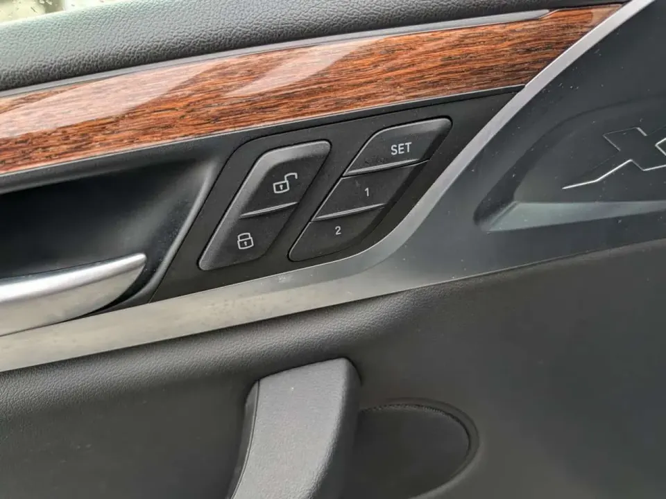 BMW X3 30i xDrive30i   AWD | LEATHER | HEATED [
  "Sunroof", 2018