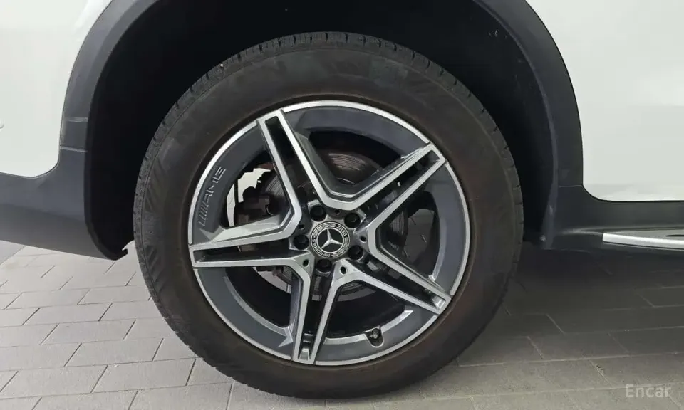 Mercedes-Benz GLC300e 4MATIC Coupe 2021