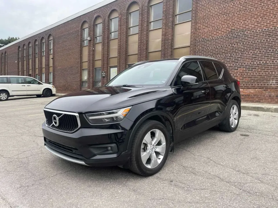 Volvo XC40 Momentum 2022