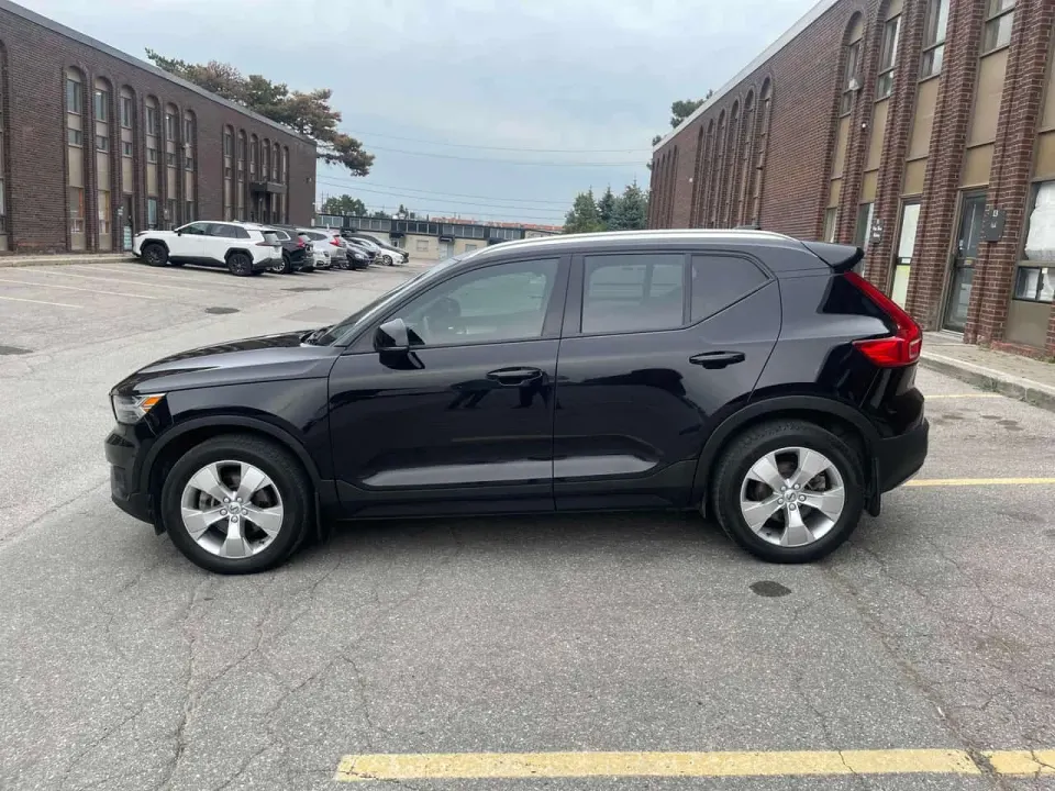 Volvo XC40 Momentum 2022