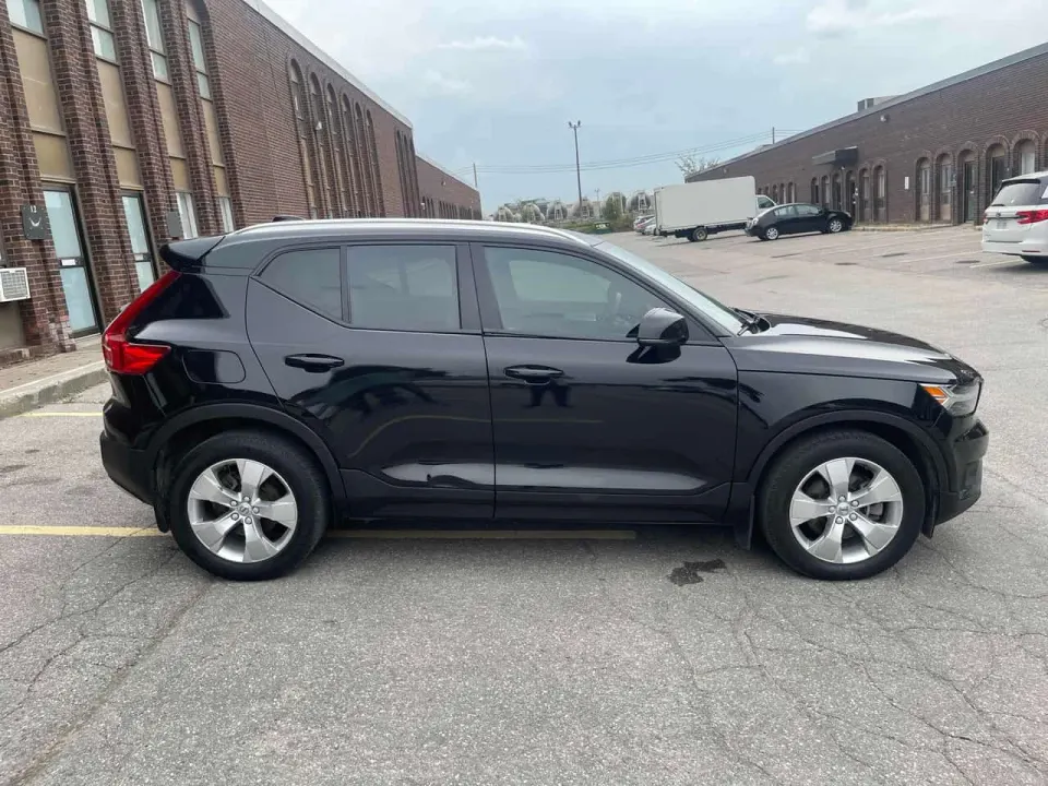 Volvo XC40 Momentum 2022