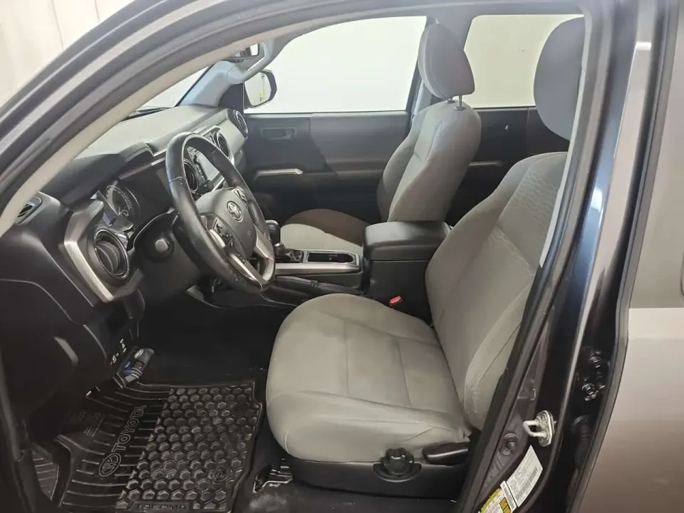 Toyota Tacoma SR5 OFF ROAD CREW CAB SHORT BED 2017
