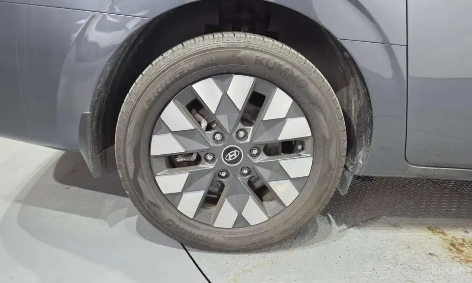 Hyundai Staria 4WD Lounge 7-Seater 2021