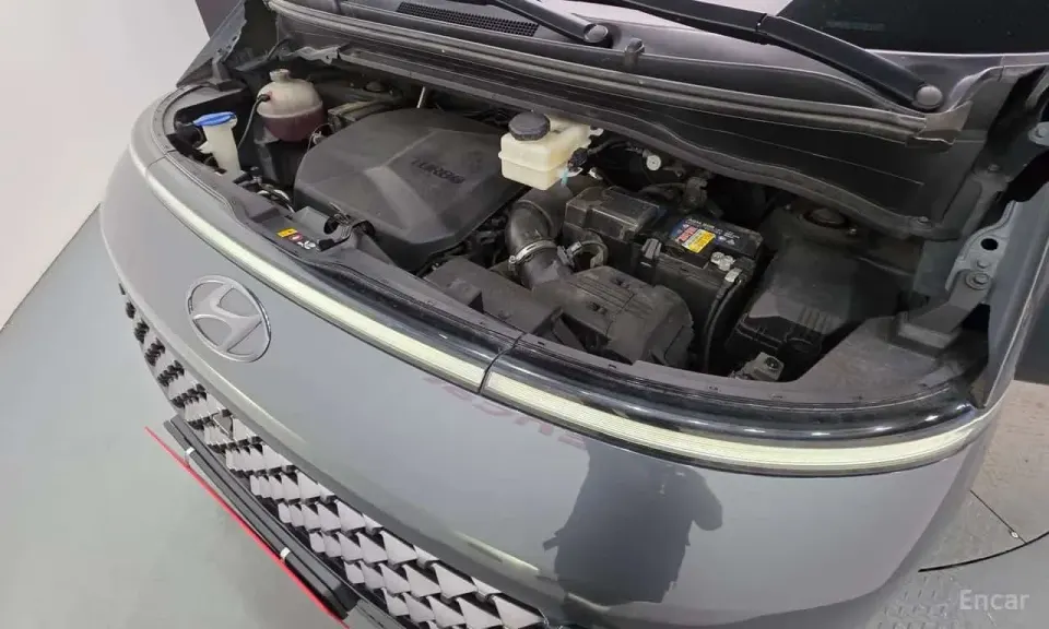 Hyundai Staria 4WD Lounge 7-Seater 2021
