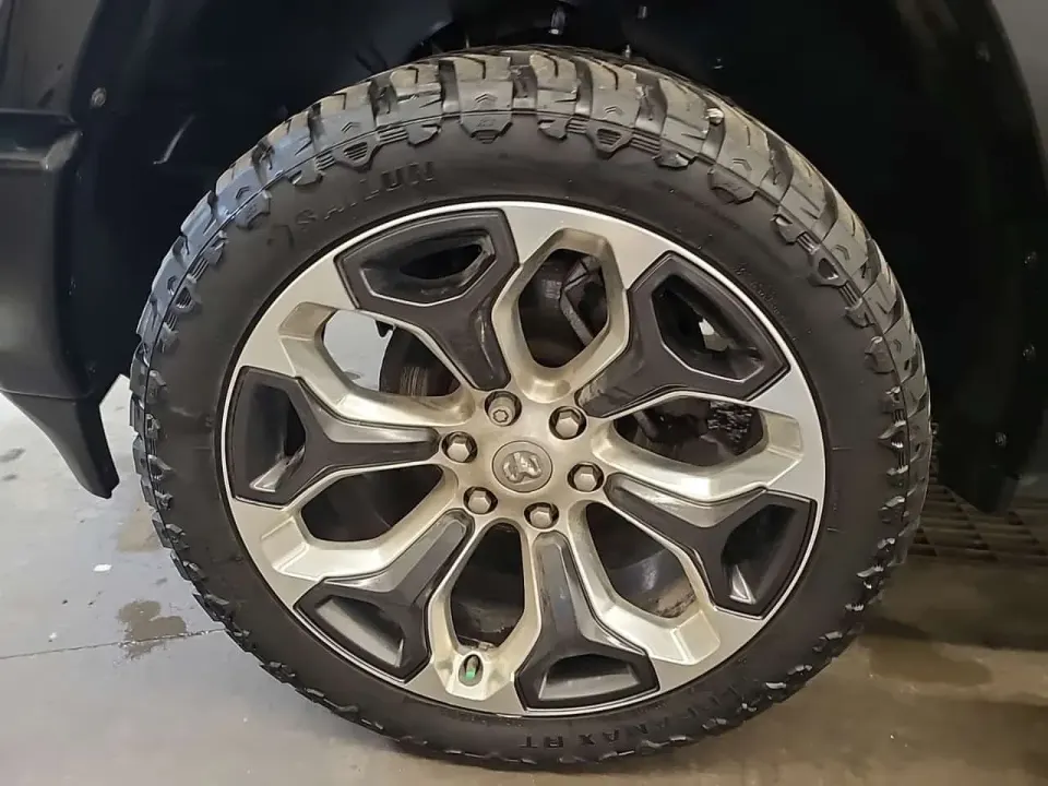 Dodge RAM 1500 LIMITED CREW CAB SHORT BED 2022
