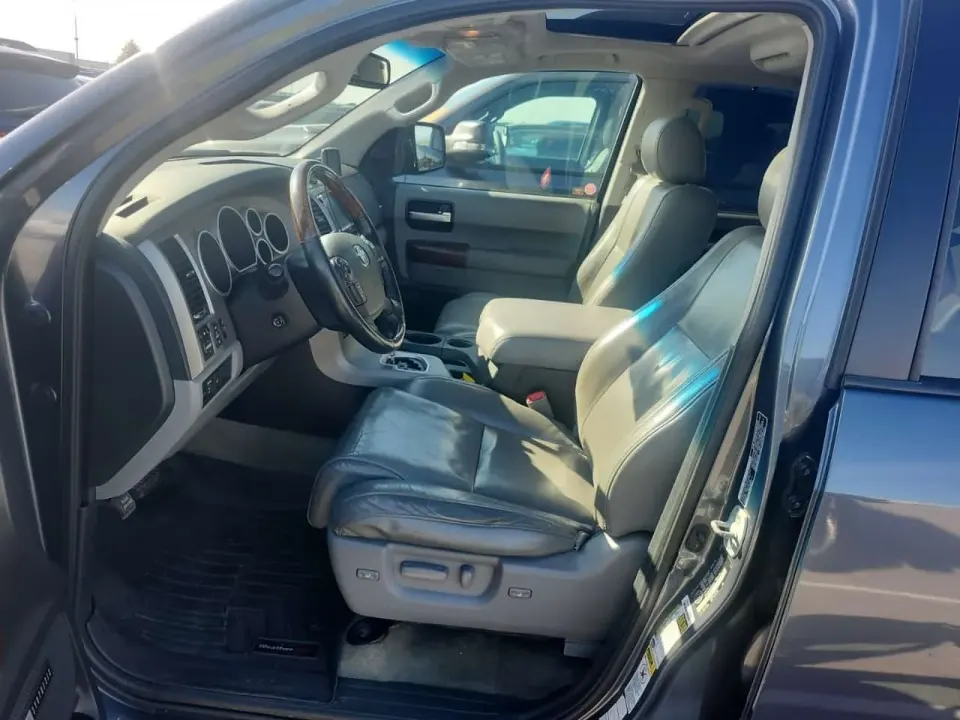Toyota Sequoia PLATINUM 2010