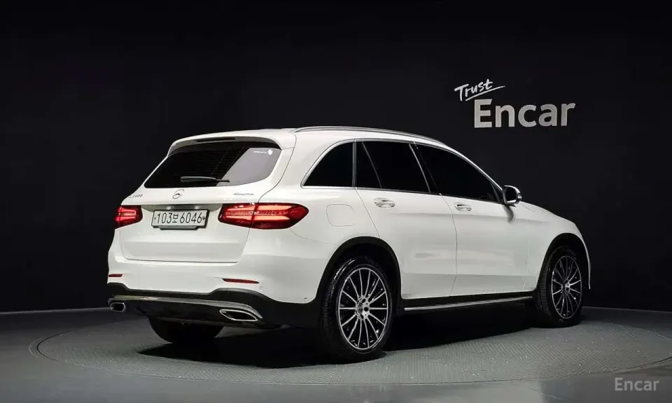 Mercedes-Benz GLC300 4MATIC AMG Line 2019