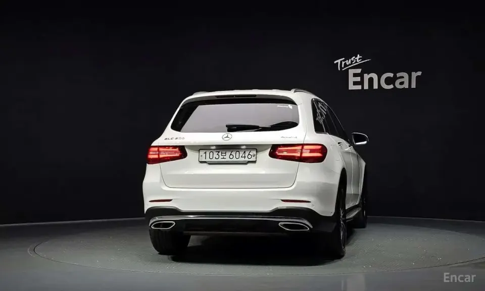 Mercedes-Benz GLC300 4MATIC AMG Line 2019