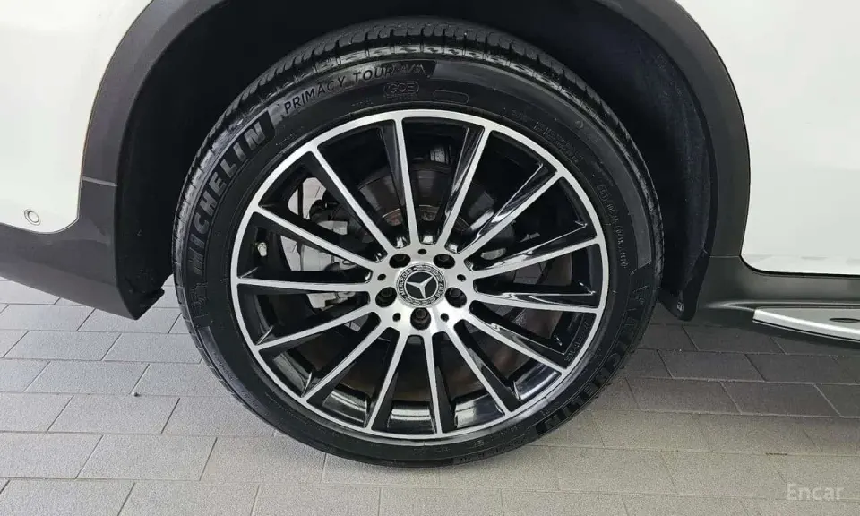Mercedes-Benz GLC300 4MATIC AMG Line 2019