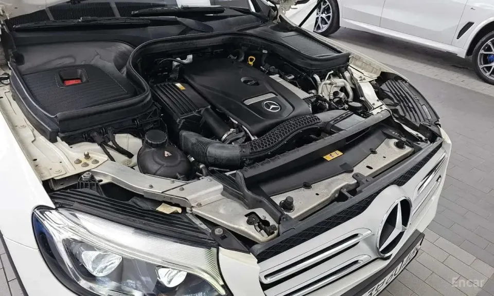 Mercedes-Benz GLC300 4MATIC AMG Line 2019