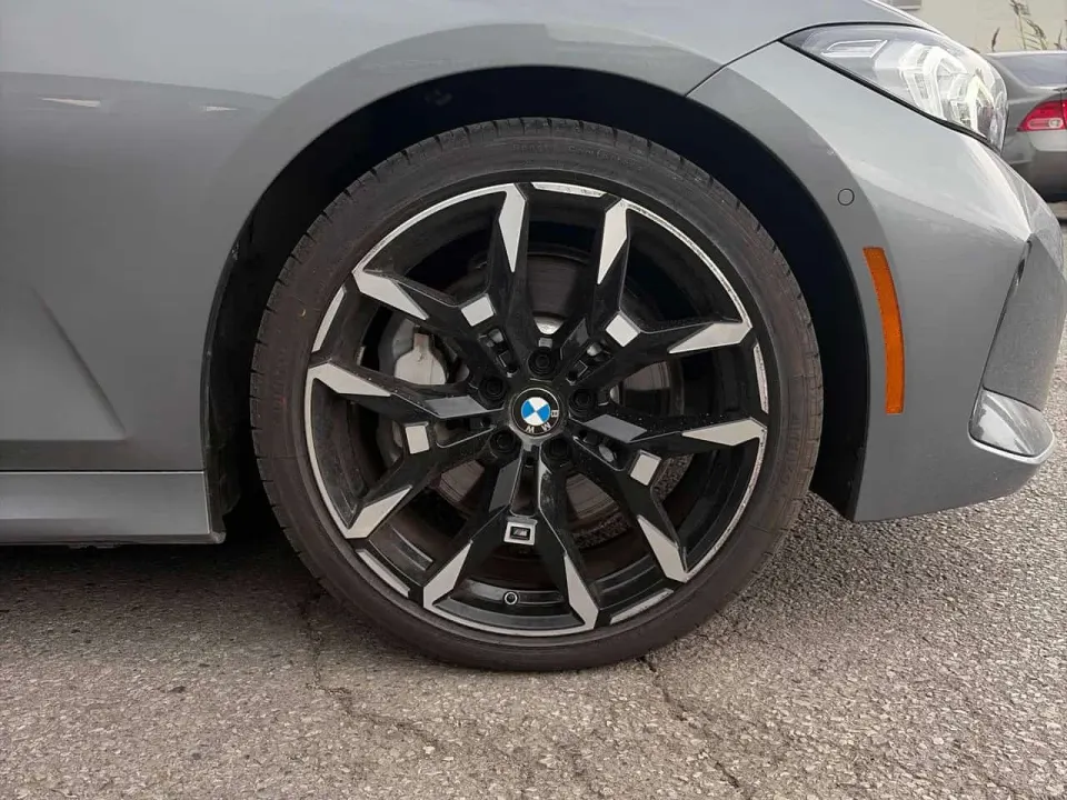 BMW 330i xDrive 2025