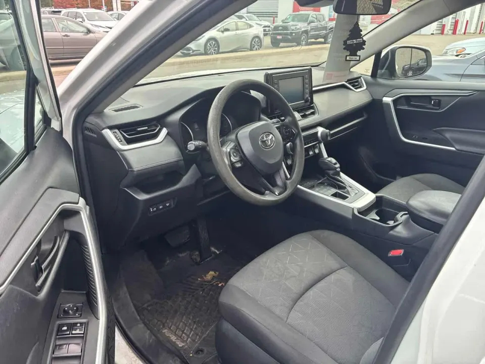Toyota Rav4 LE 2021