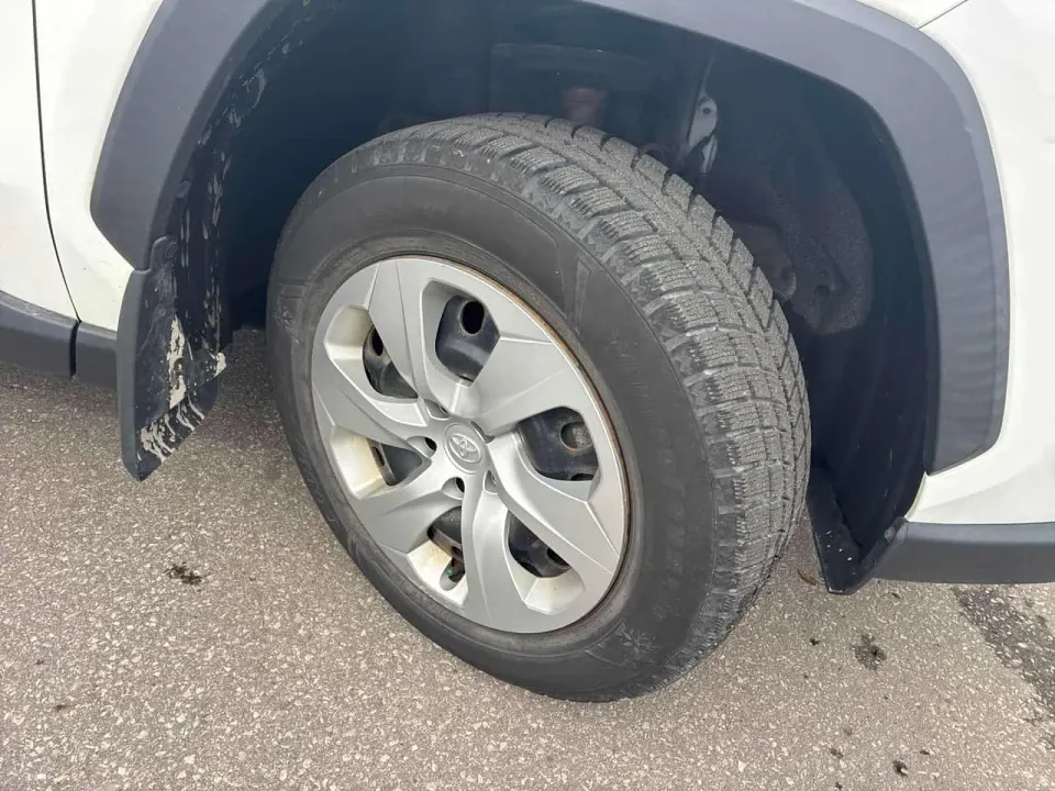 Toyota Rav4 LE 2021