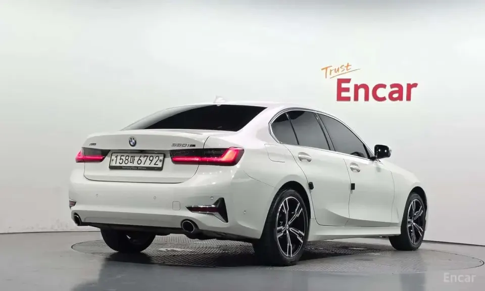 BMW 330i xDrive Luxury 2019