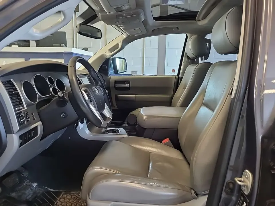 Toyota Sequoia 4wd 4dr Limited 2016