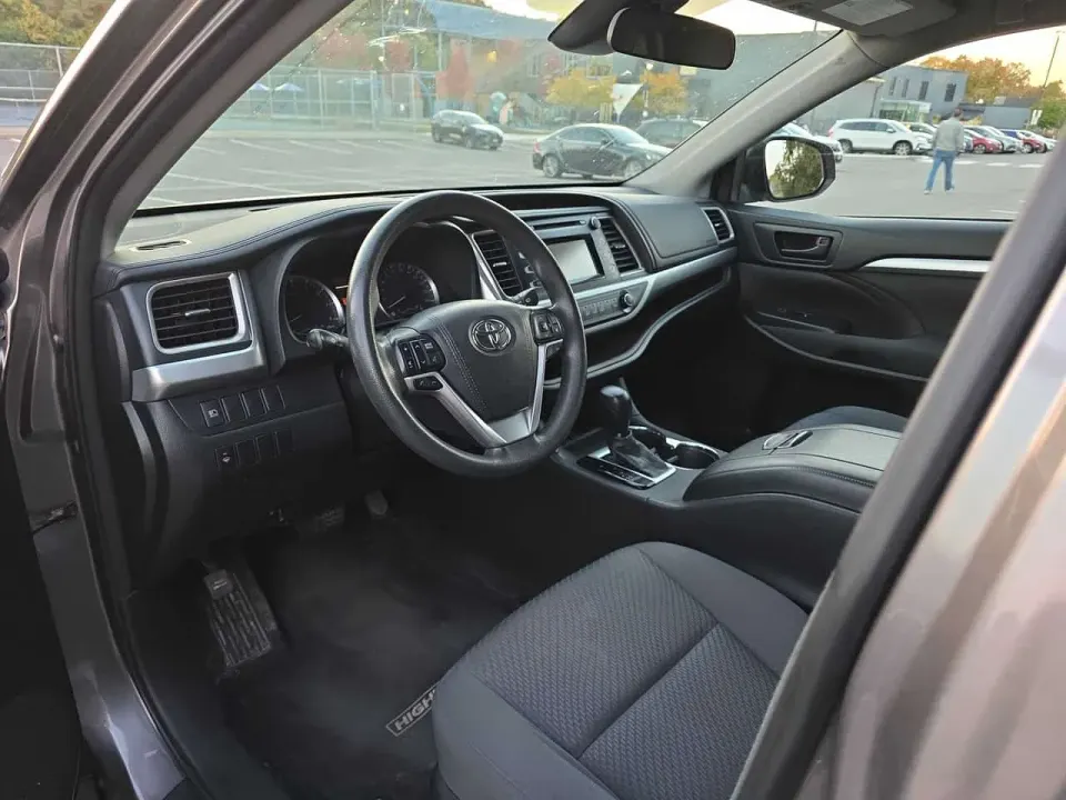 Toyota Highlander LE 2017