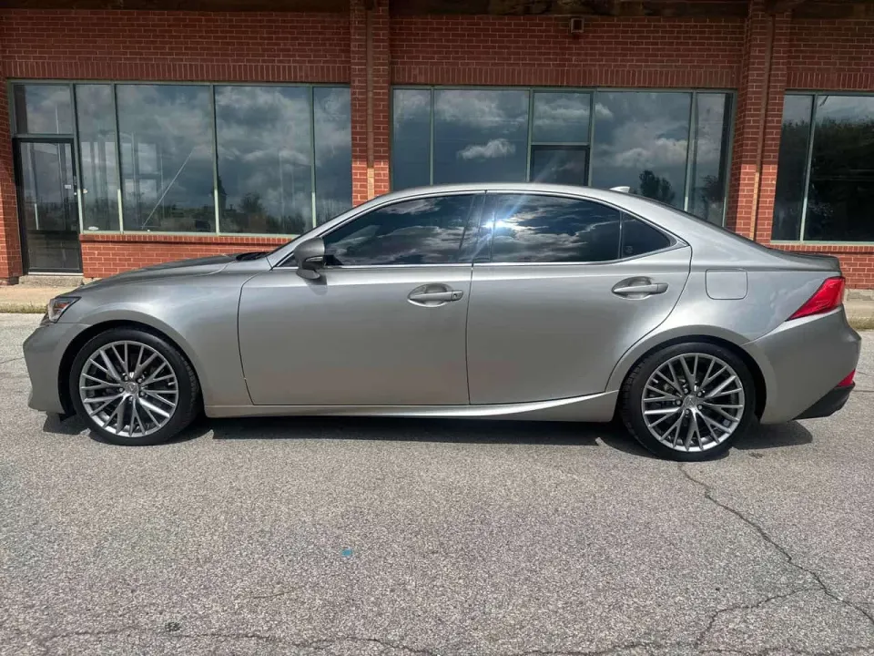 Lexus IS 300 2019