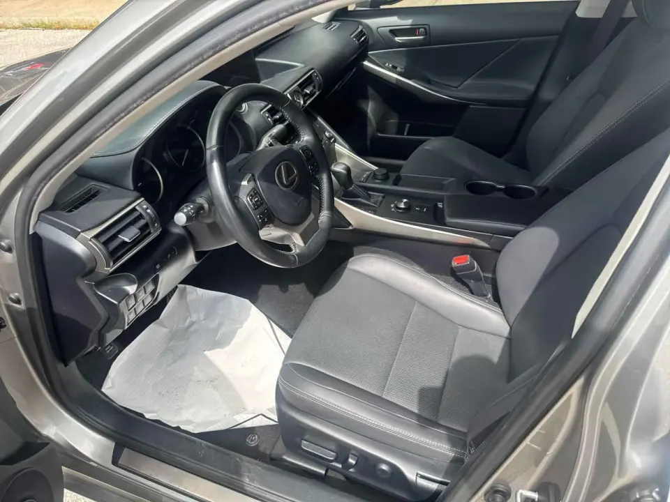 Lexus IS 300 2019