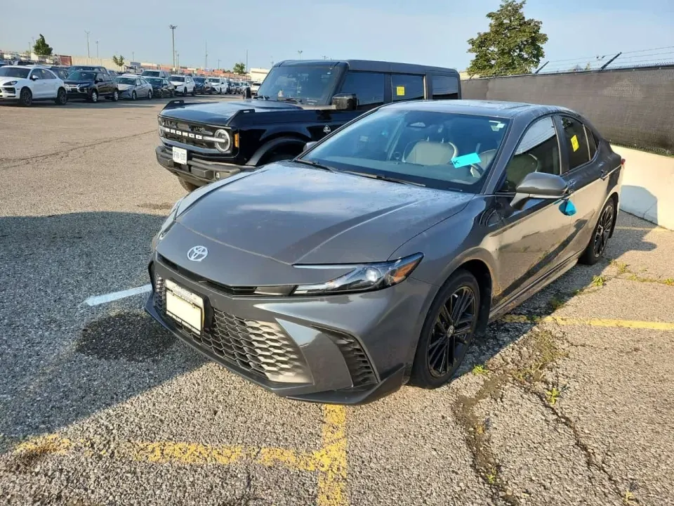 Toyota Camry SE 2025