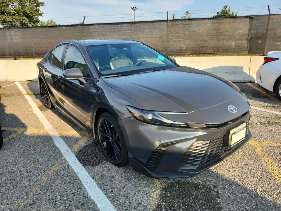 Toyota Camry SE 2025