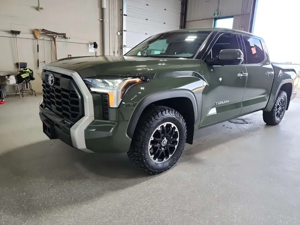 Toyota Tundra LIMITED CREW CAB SHORT BED 2023