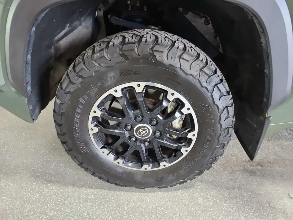 Toyota Tundra LIMITED CREW CAB SHORT BED 2023