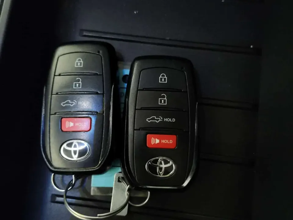 Toyota Tundra LIMITED CREW CAB SHORT BED 2023