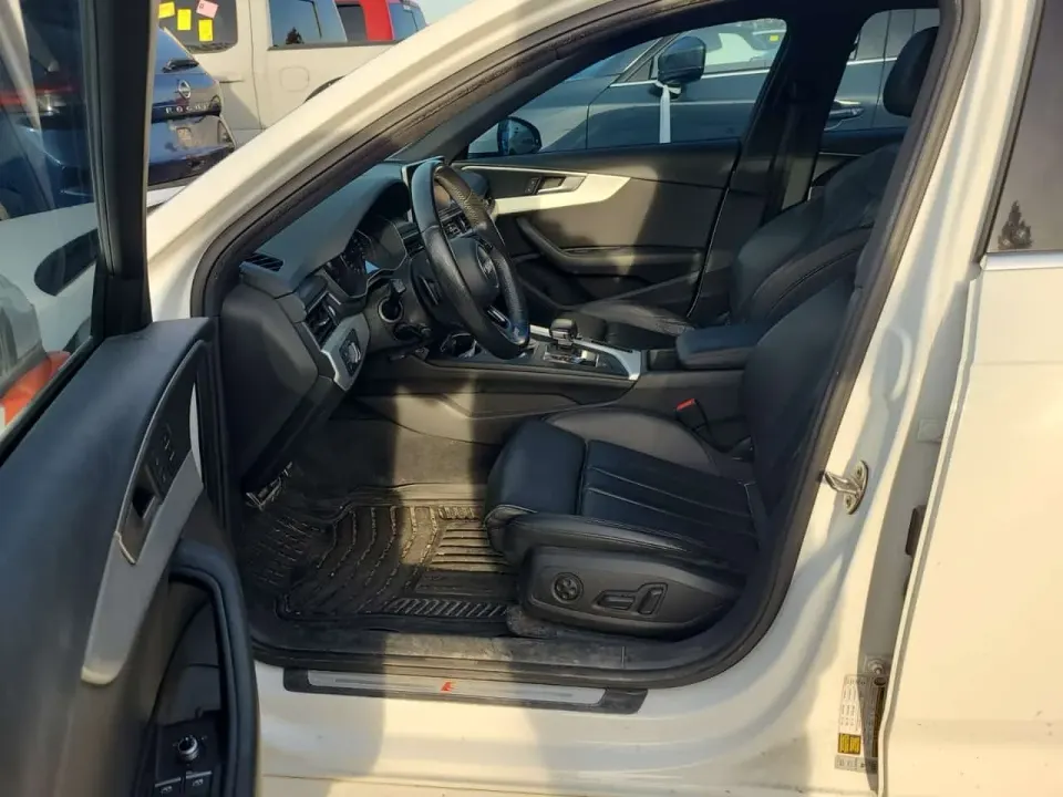Audi A4 4dr Sdn Auto Quattro Progressiv 2017