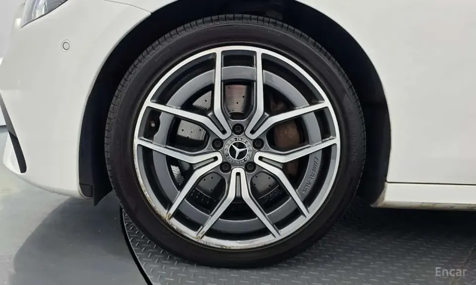 Mercedes-Benz E 220 E220d 4MATIC AMG Line 2022