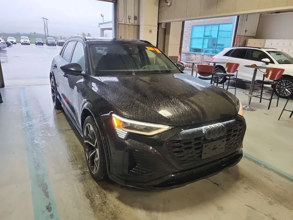 Audi E-Tron QUATTRO 2024