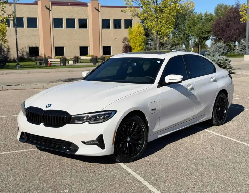 BMW 330e xDrive 2022