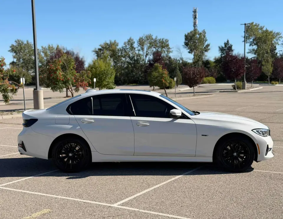 BMW 330e xDrive 2022