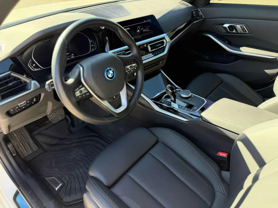 BMW 330e xDrive 2022