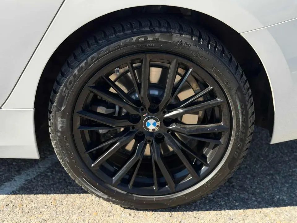 BMW 330e xDrive 2022